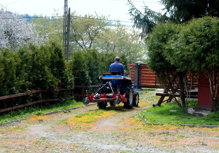 Pierwszy kosiarz trawy na Podkarpaciu :P